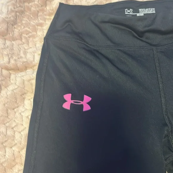 Under Armor fitted leggings,pink + black - Picture 4 of 6